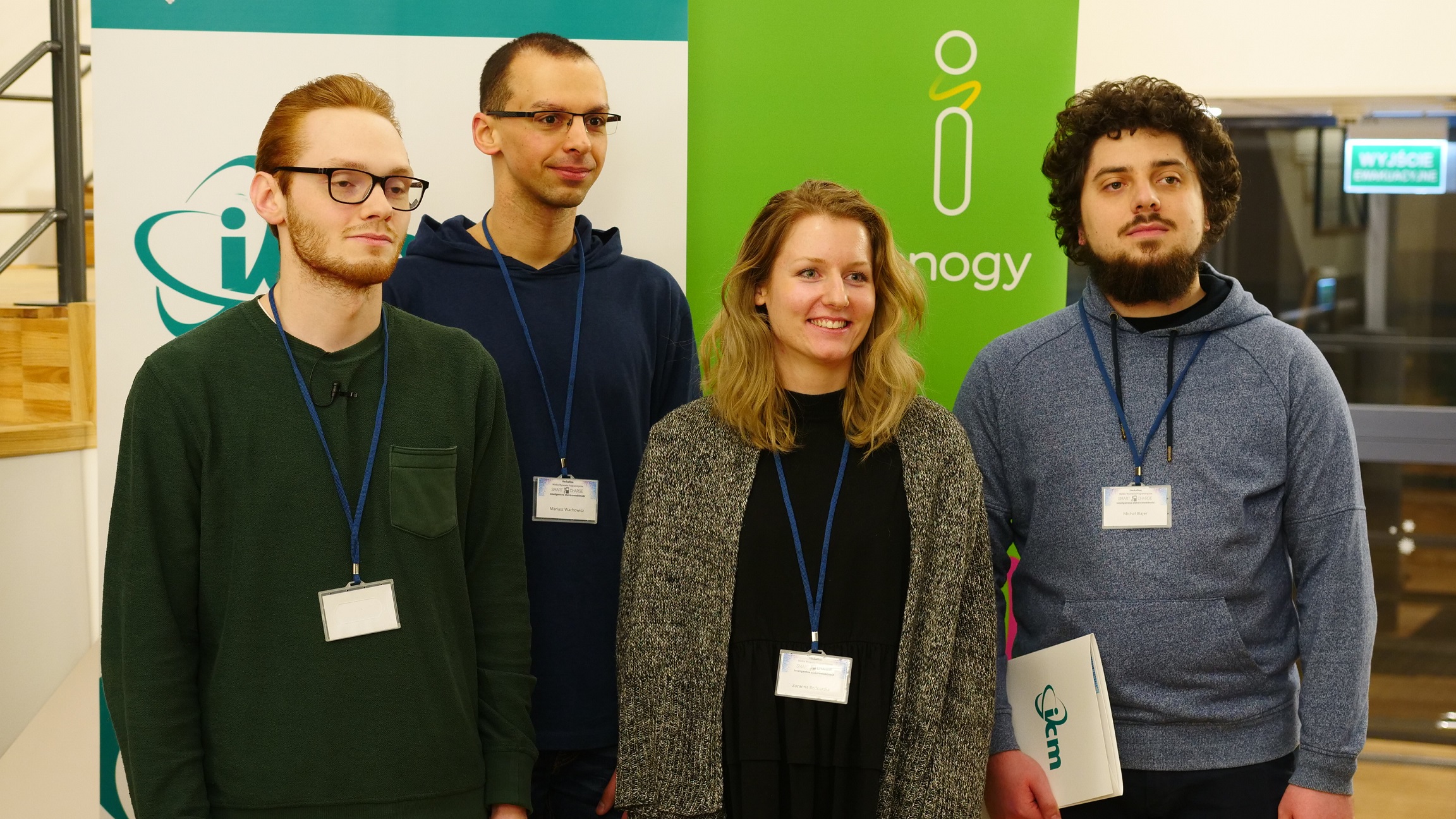Zdjęcie zwycięzców hackathonu ICM Smart Charge - Inteligentna elektromobilność
